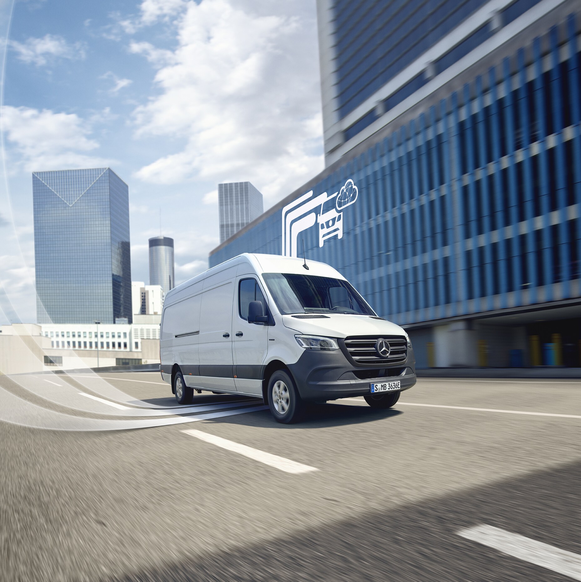 En Mercedes-Benz varebil med grafiske elementer, der repræsenterer de digitale tjenester.