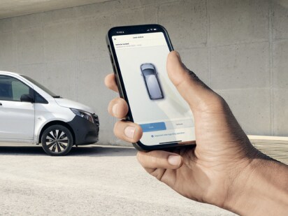 App med de digitale tjenester for fjernbetjening vises på en smartphone