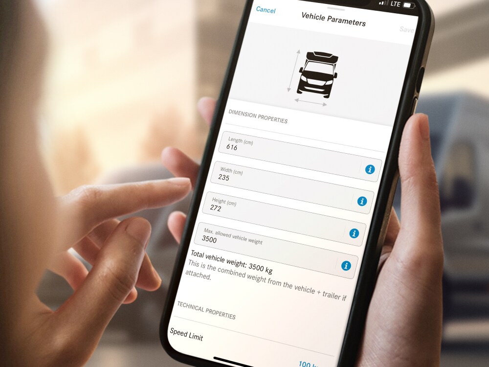 Grafisk visning af bilens mål i Mercedes-Benz appen vises på en smartphone