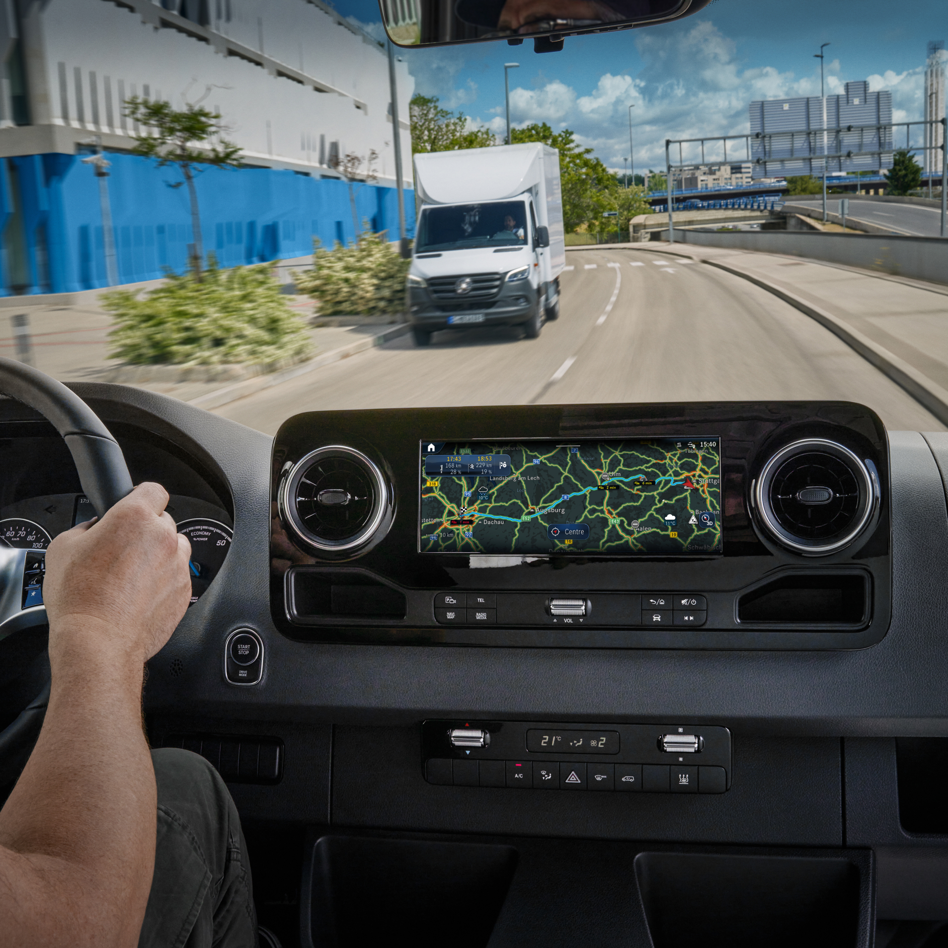 Live Traffic Information | Digitale tjenester | Mercedes-Benz Vans Den digitale tjeneste Live Traffic Information i MBUX multimediesystemet