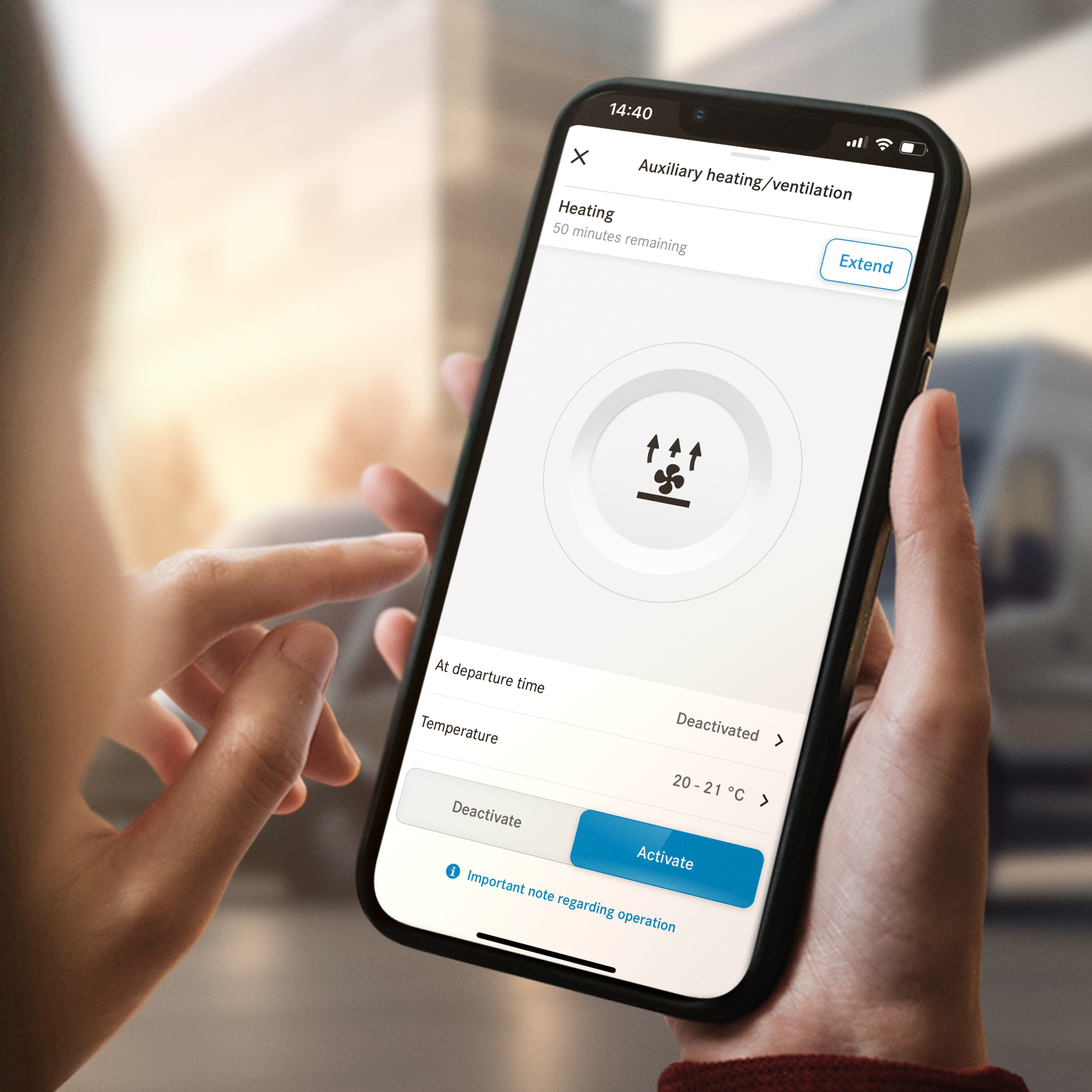 Parkeringsvarme/-ventilation | Digitale tjenester | Mercedes-Benz Vans Den digitale tjeneste Parkeringsvarme/-ventilation vises på en smartphone