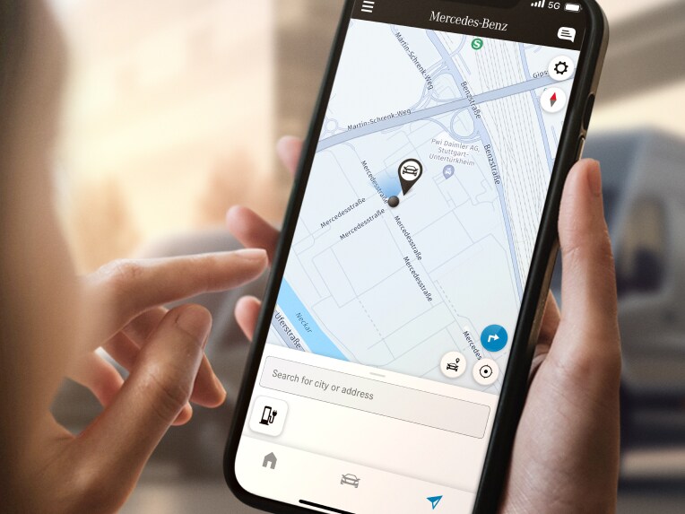 Den digitale tjeneste Lokalisering af parkeret bil vises på en smartphone