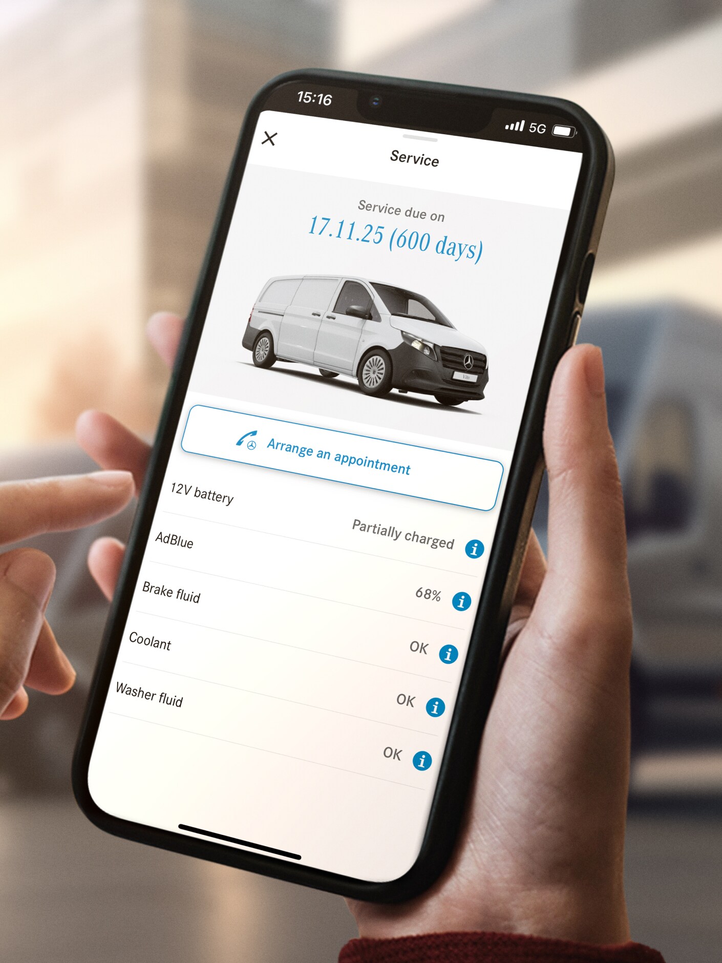 Funktionen Administration af serviceeftersyn fra Mercedes-Benz på en smartphone