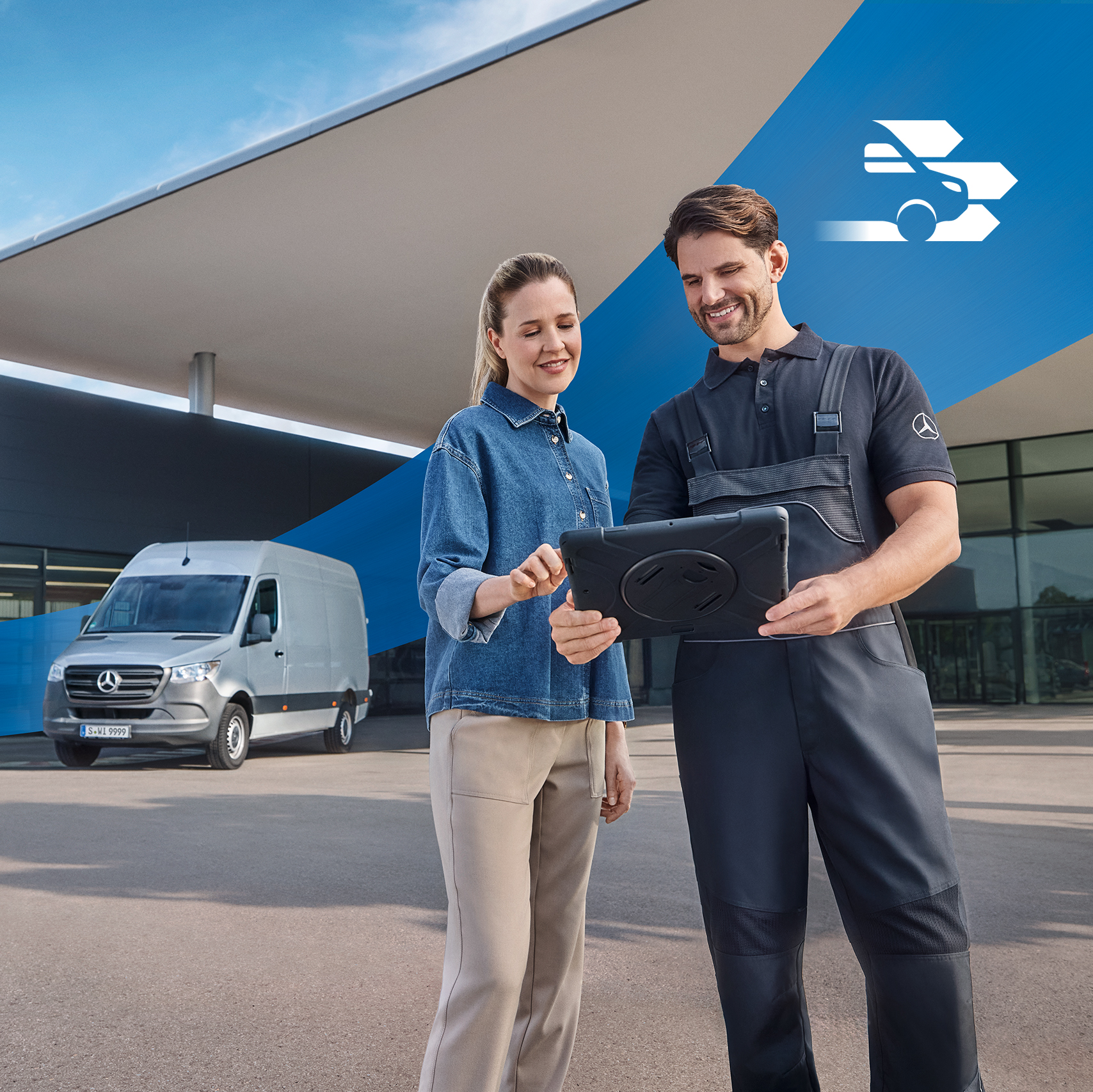 Mercedes-Benz | Serviceydelser til varebiler To personer foran en forhandler – omfattende erhvervskøretøjsservice til Mercedes-Benz kunder.