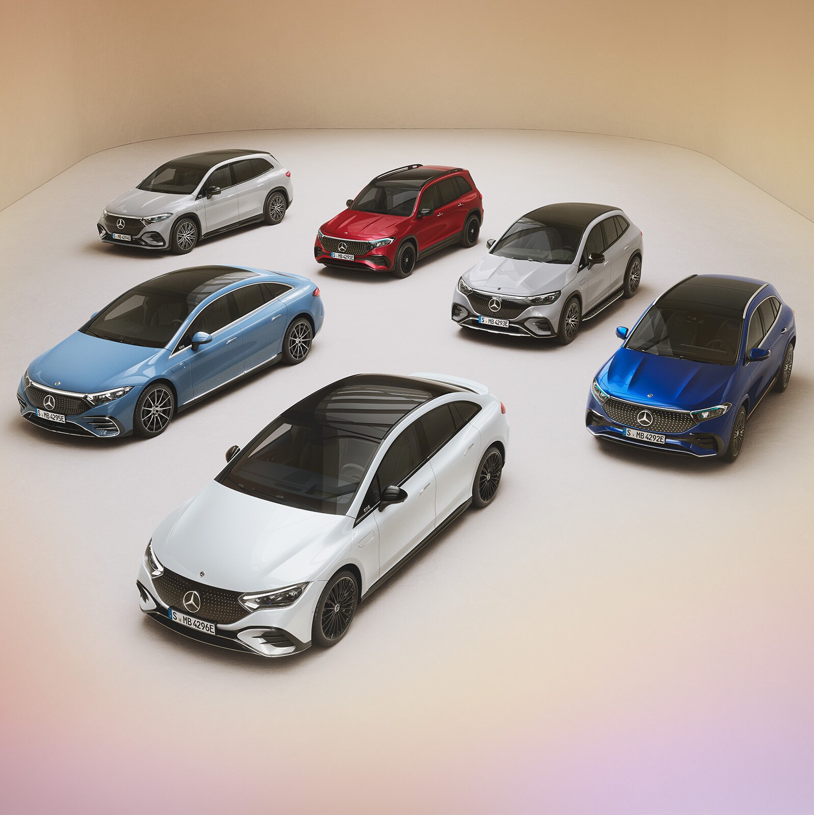 Mercedes-Benz EQ-serie udstillet i minimalistisk showroom