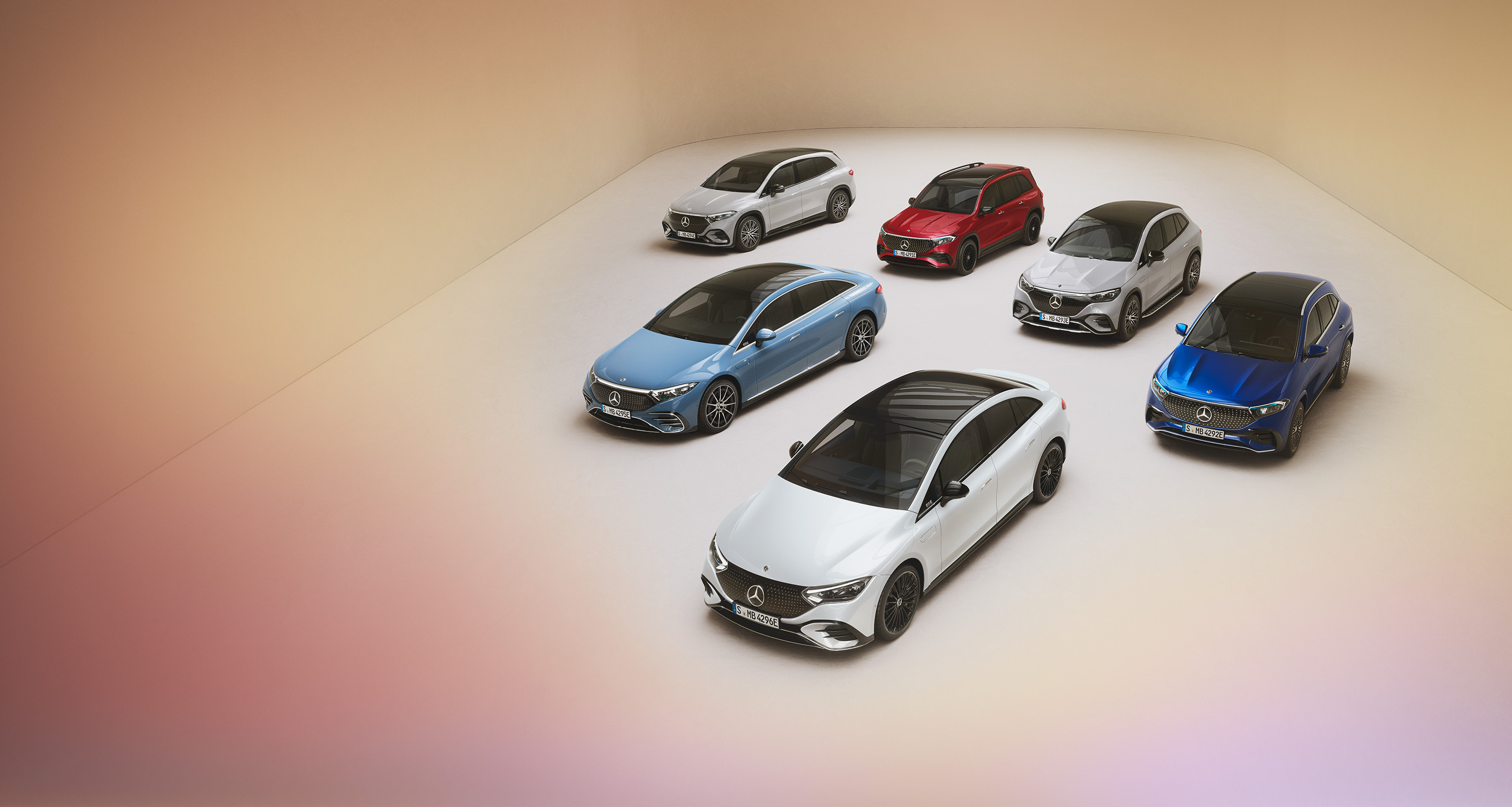 Aktuelle kampagner | Mercedes-Benz Mercedes-Benz EQ-serie udstillet i minimalistisk showroom