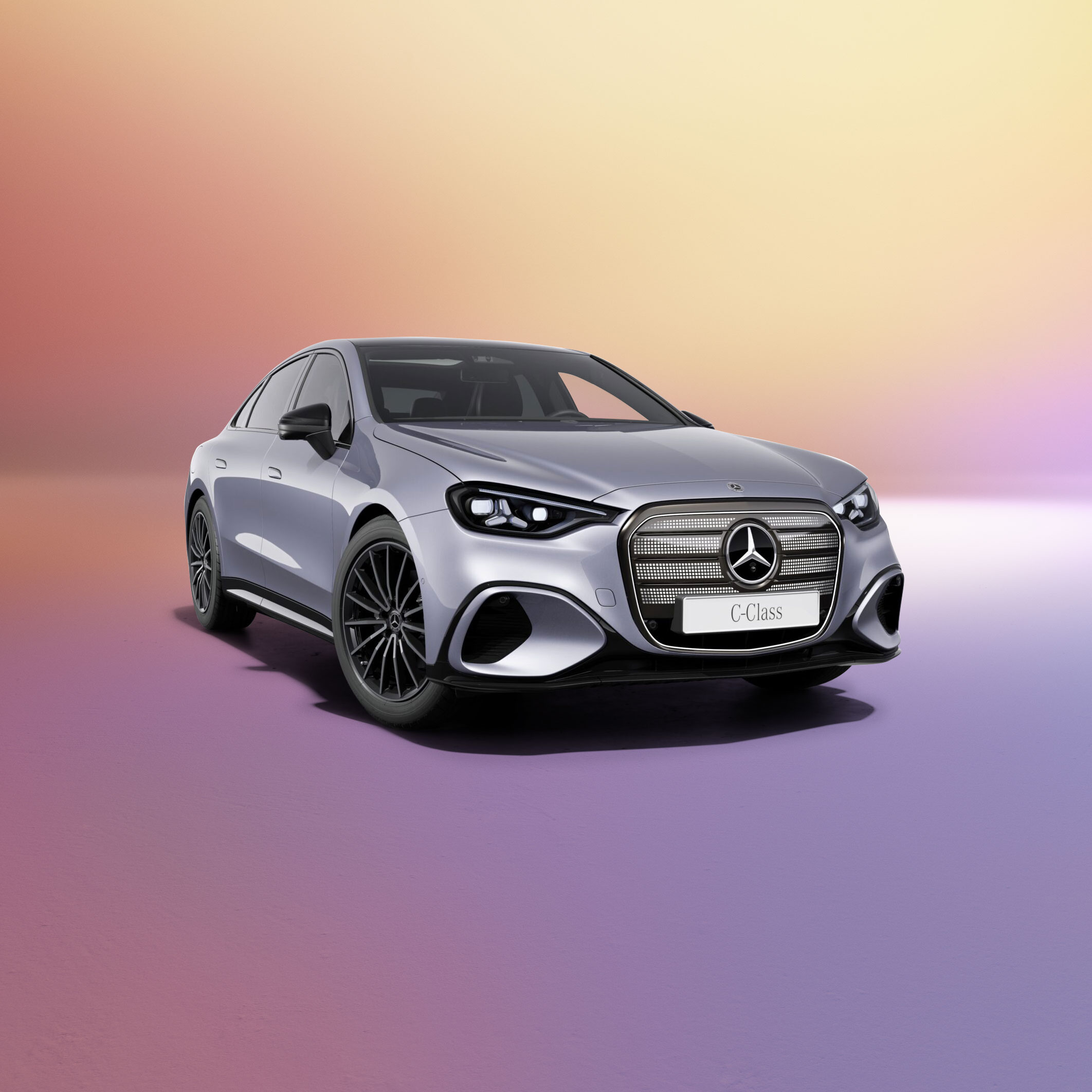 C-Klasse 400 4MATIC Advance Plus | PrivatLeasing | Mercedes-Benz Finans Sølvgra elektrisk Mercedes-Benz C-Klasse Sedan set skråt forfra