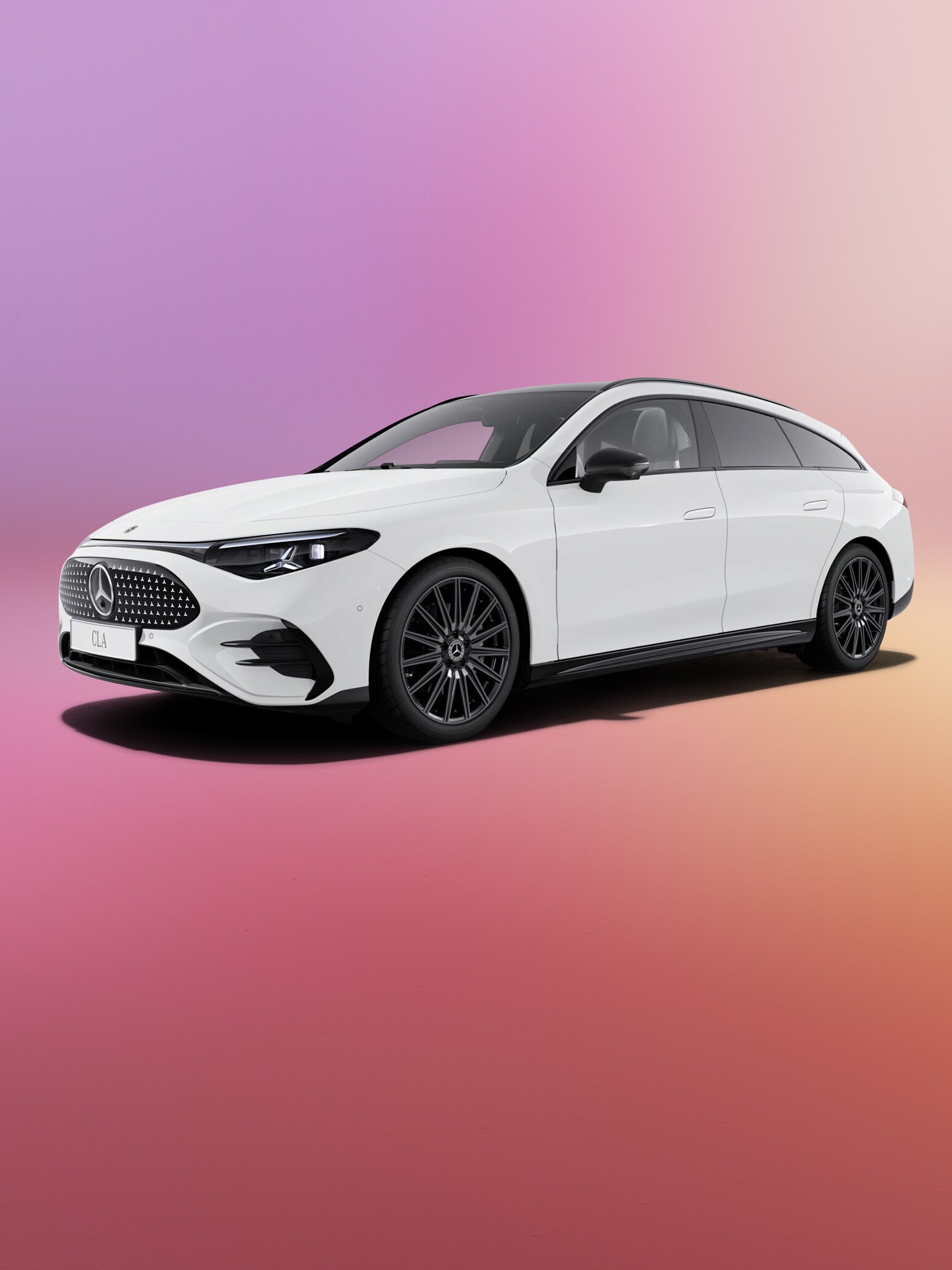 Hvid Mercedes-Benz CLA Shooting Brake with EQ Technology set skråt fra siden