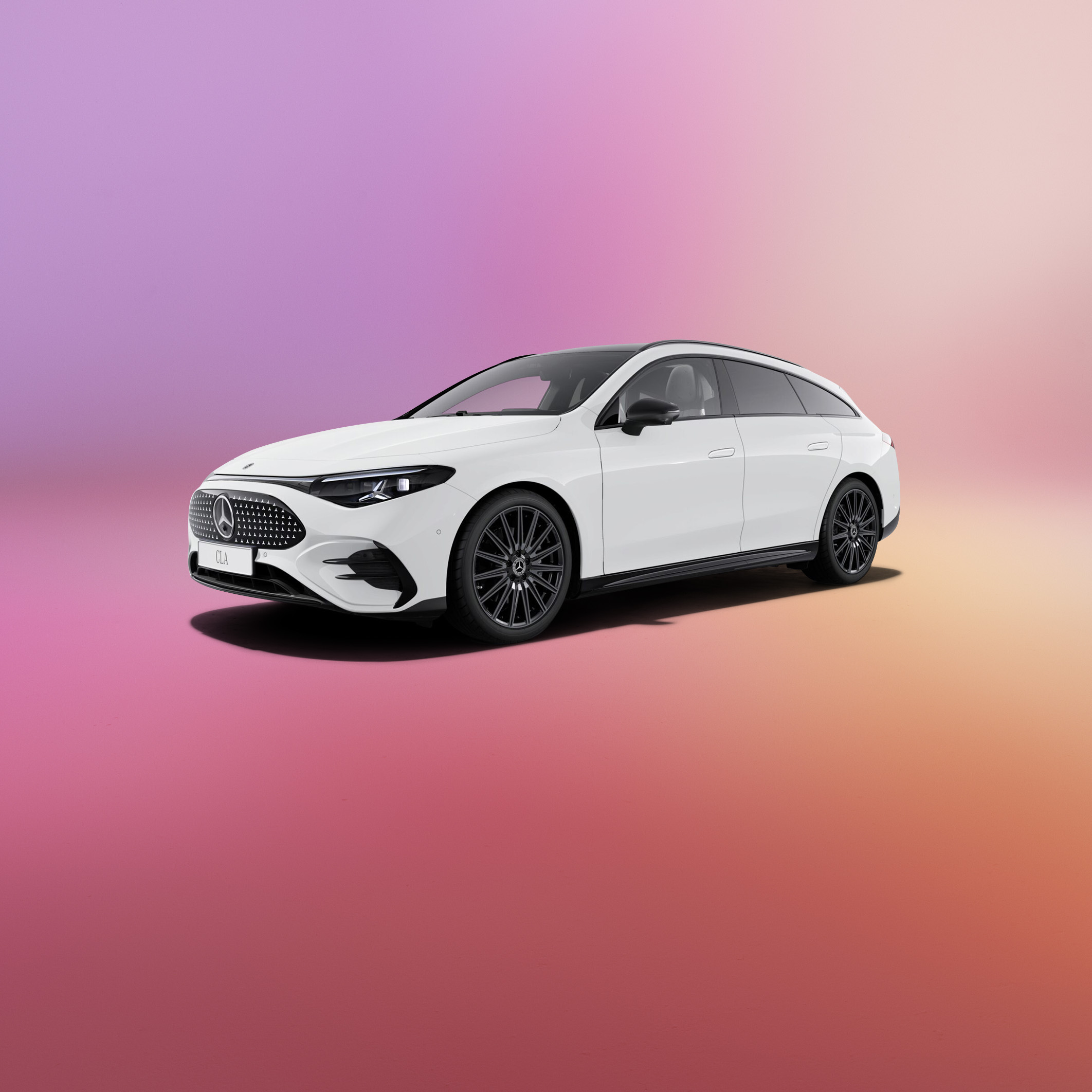 Elektrisk CLA Shooting Brake | BusinessLeasing | Mercedes-Benz Finans Hvid elektrisk Mercedes-Benz CLA Shooting Brake set skråt fra siden