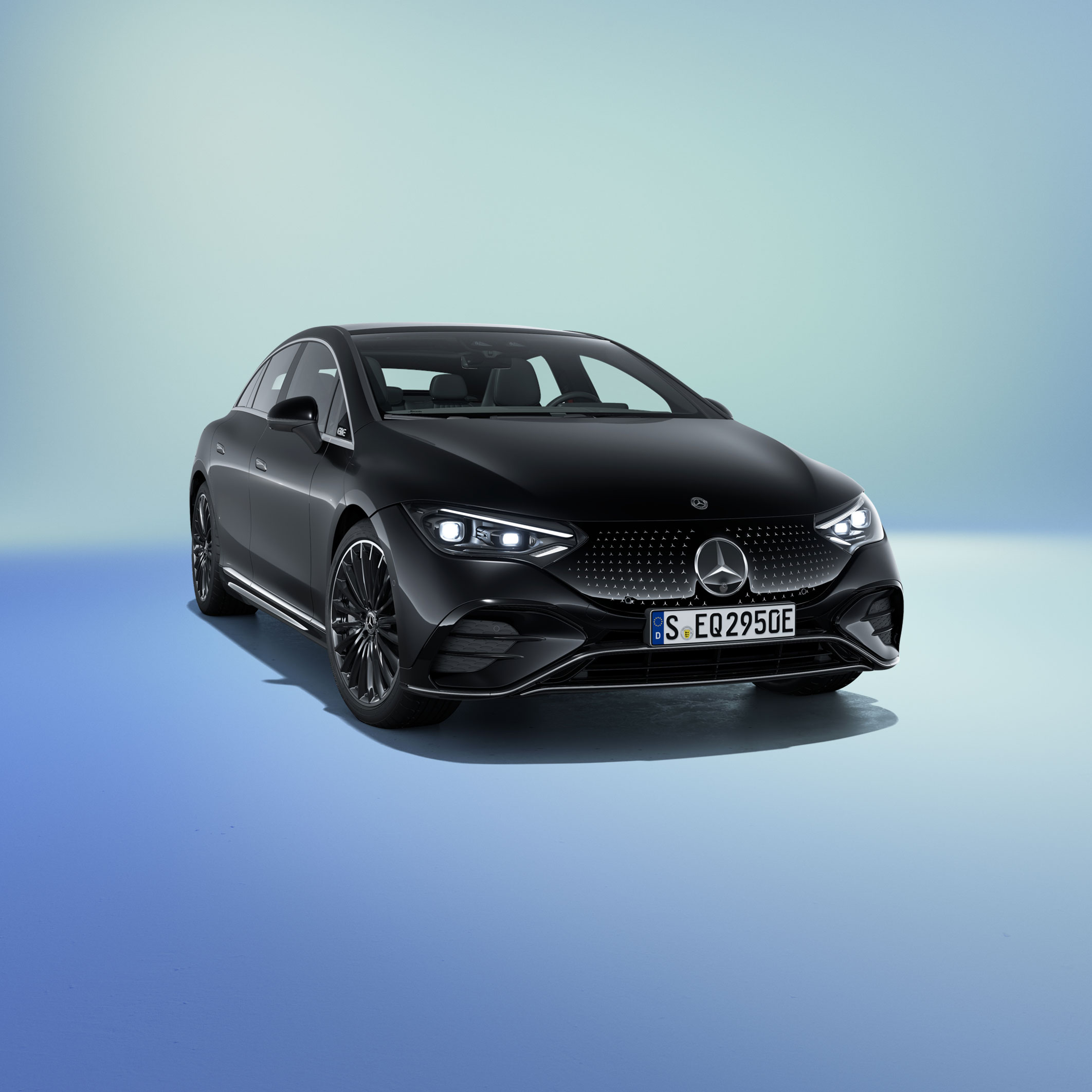 EQE 350+ Sedan AMG Edition | PrivatLeasing | Mercedes-Benz Finans Sort EQE 350+ Sedan AMG Edition set skråt forfra