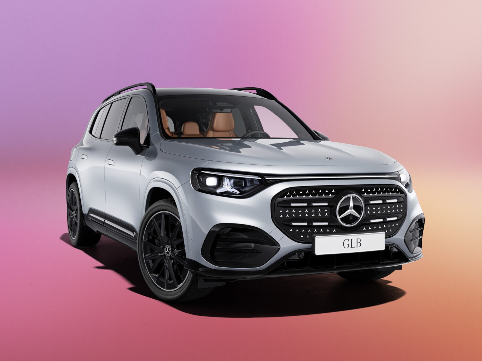 Sølvgrå elektrisk Mercedes-Benz GLB set skråt forfra