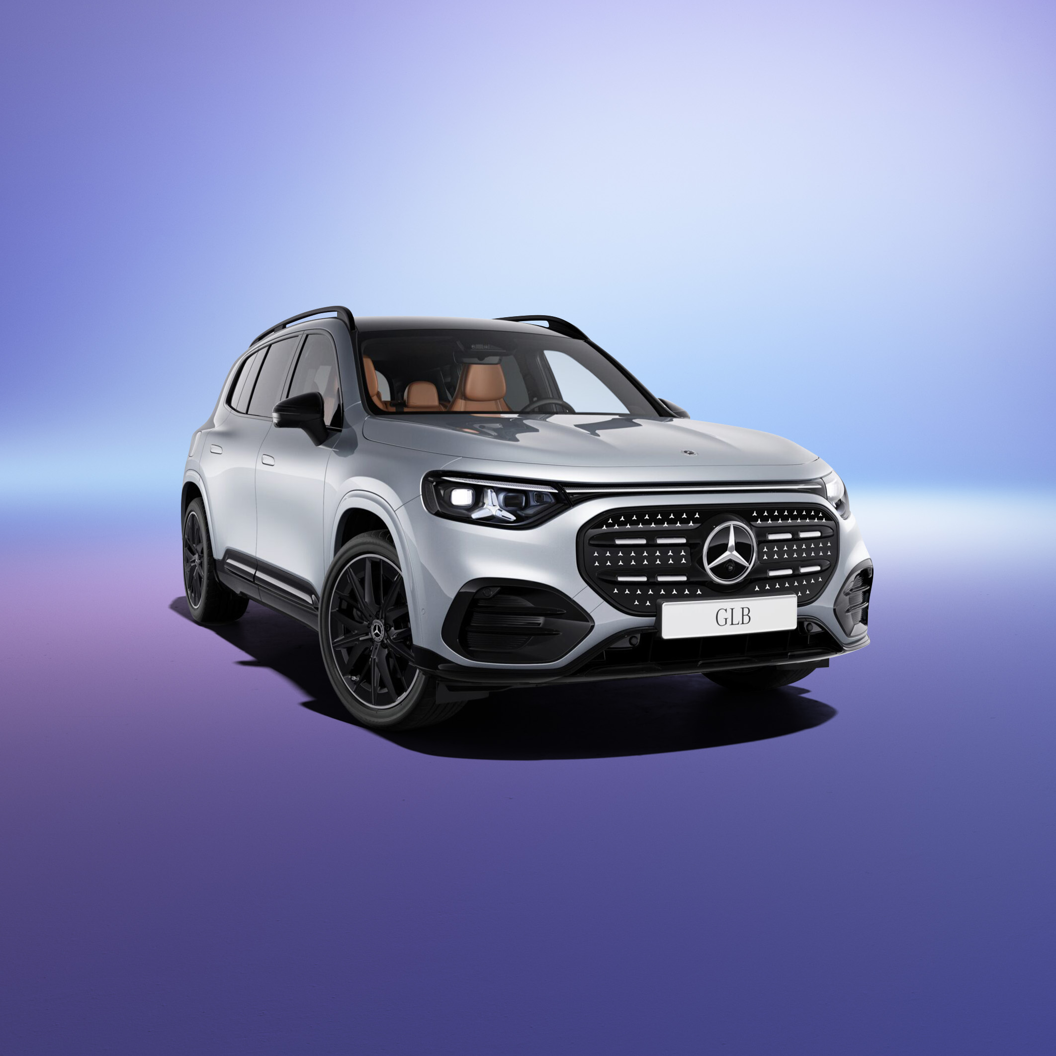 Elektrisk GLB 250+ with | PrivatLeasing | Mercedes-Benz Finans Sølvgrå elektrisk Mercedes-Benz GLB set skråt forfra
