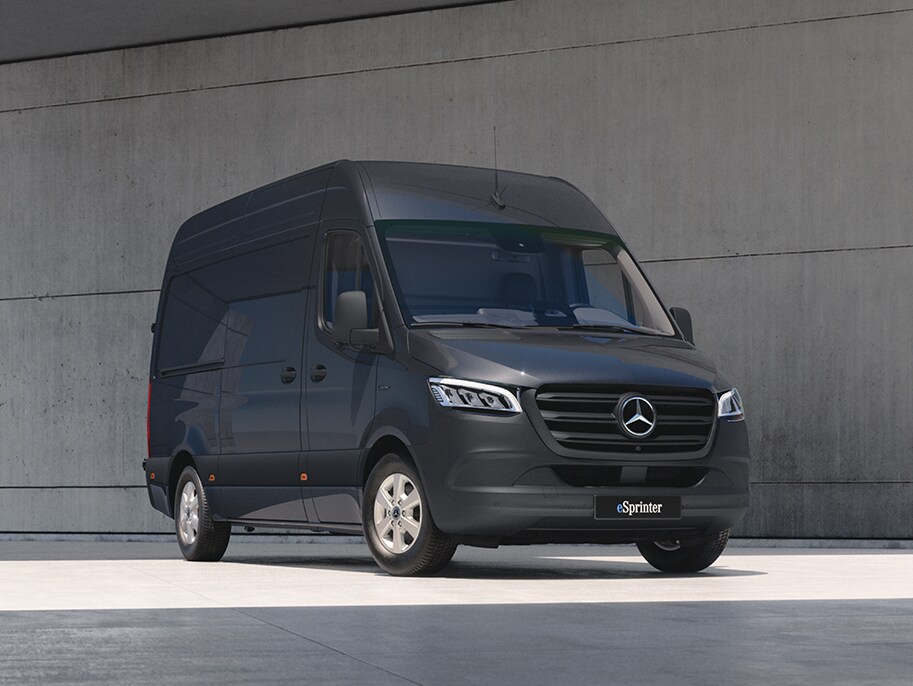 Mercedes-Benz eSprinter Varebil i minimalistiske omgivelser.